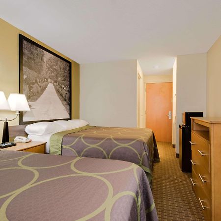 Super 8 By Wyndham Allentown Exterior photo