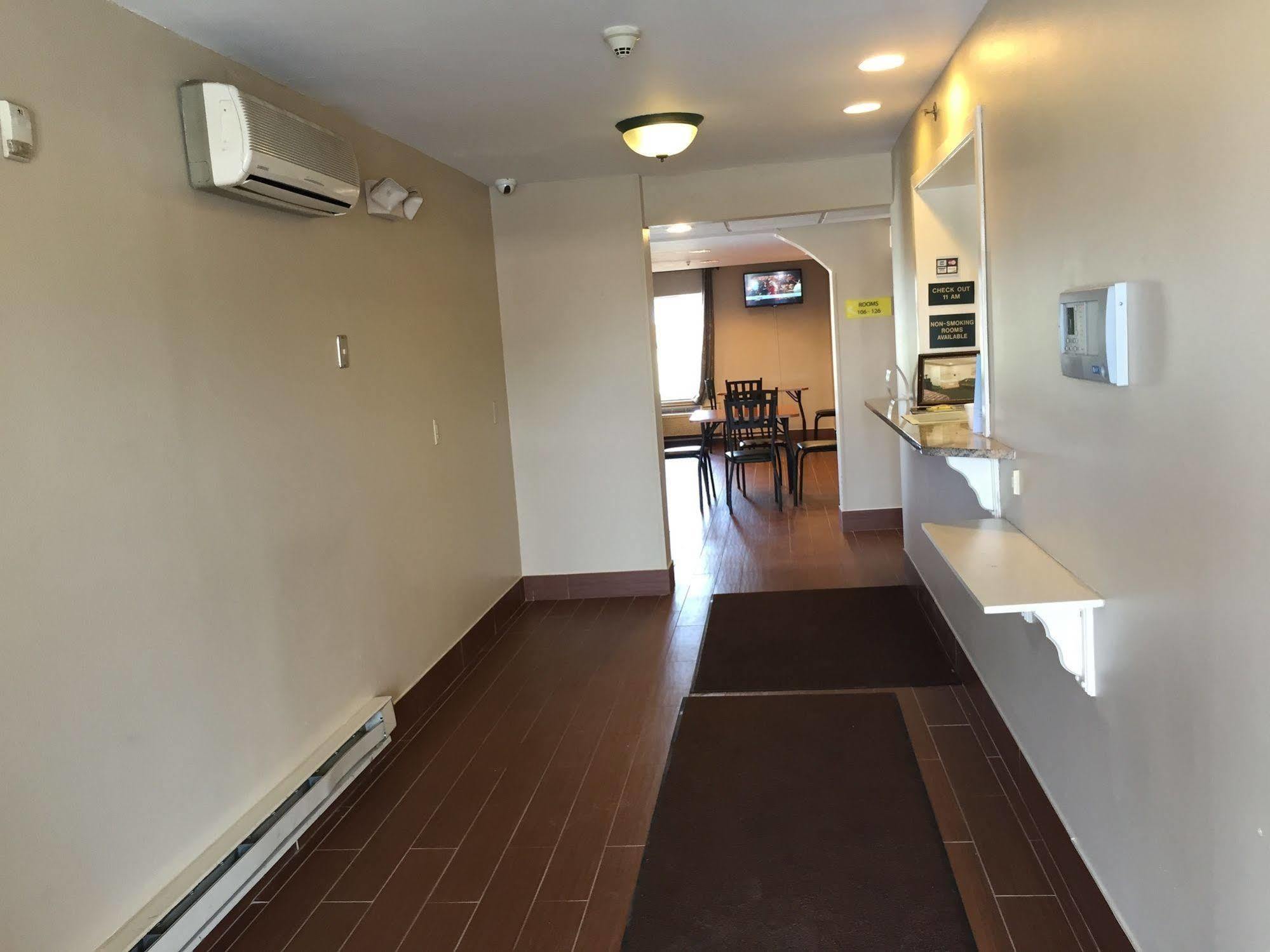 Super 8 By Wyndham Allentown Exterior photo