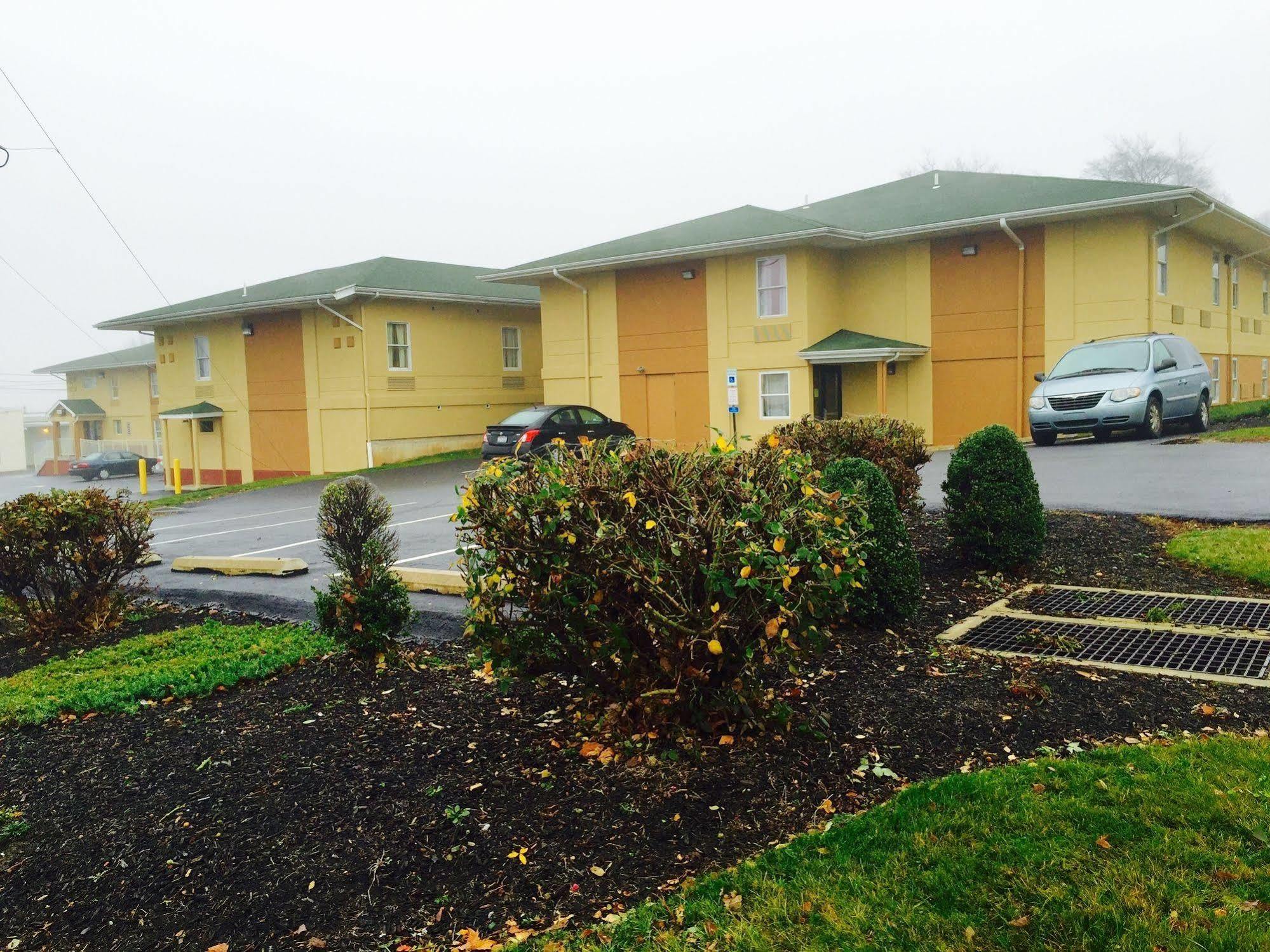 Super 8 By Wyndham Allentown Exterior photo