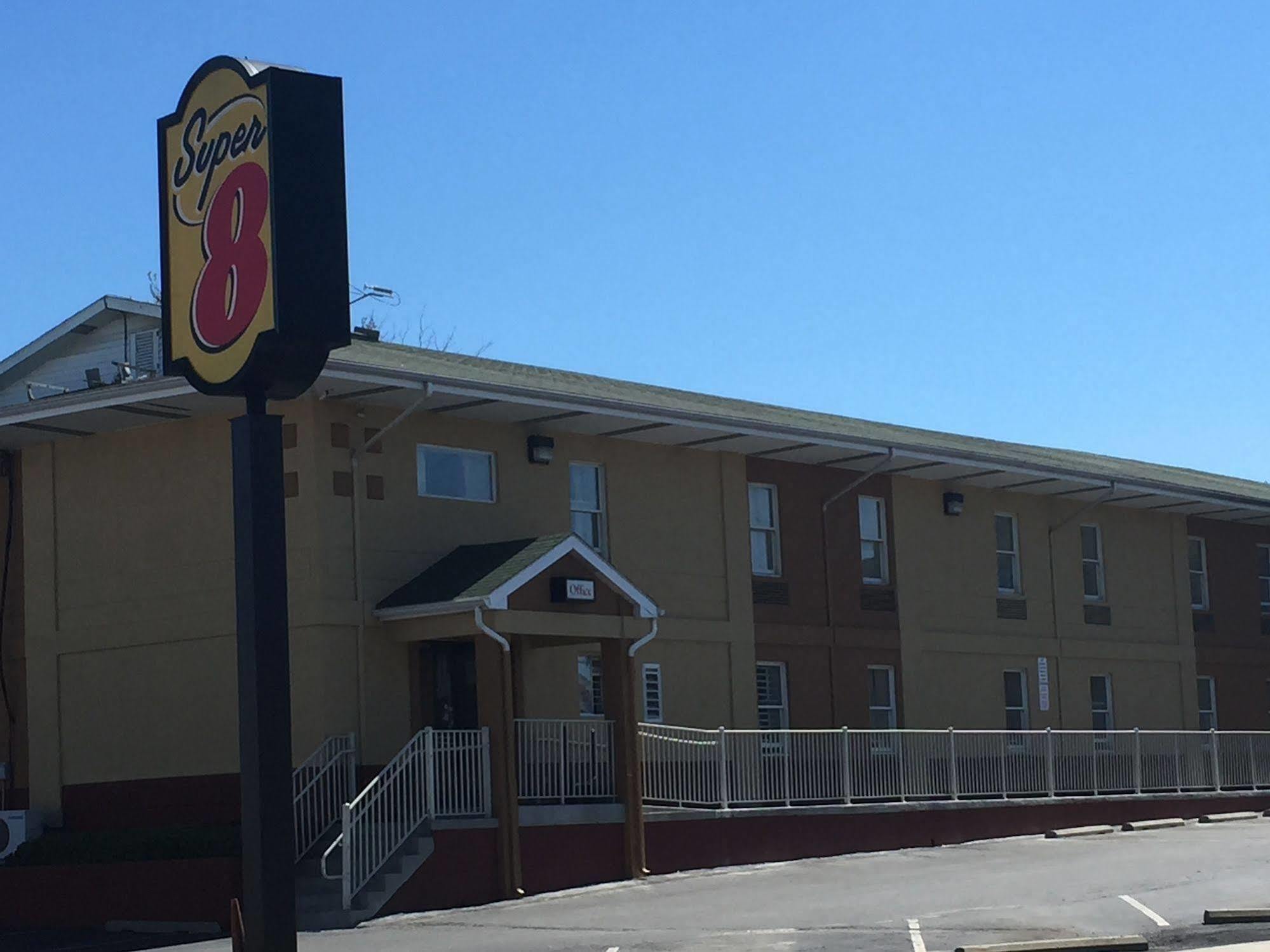 Super 8 By Wyndham Allentown Exterior photo