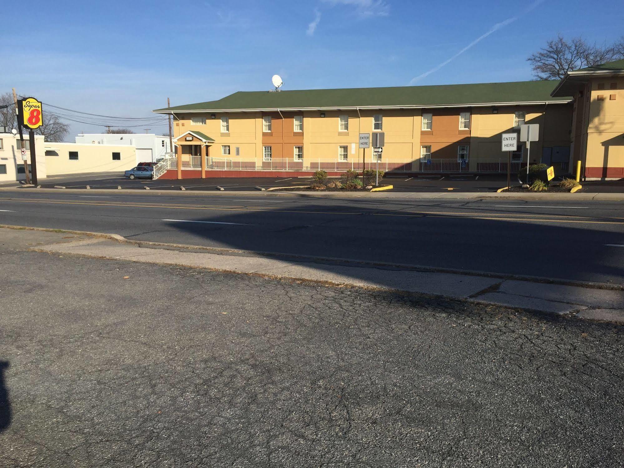 Super 8 By Wyndham Allentown Exterior photo