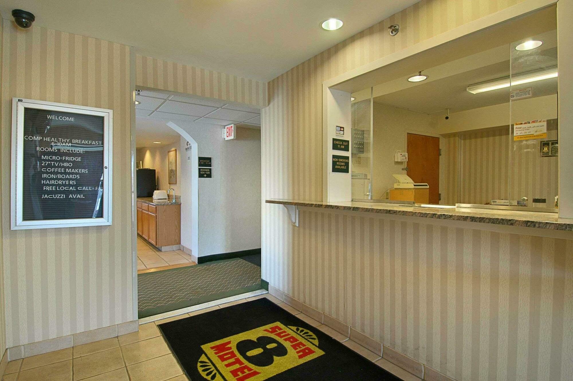 Super 8 By Wyndham Allentown Exterior photo