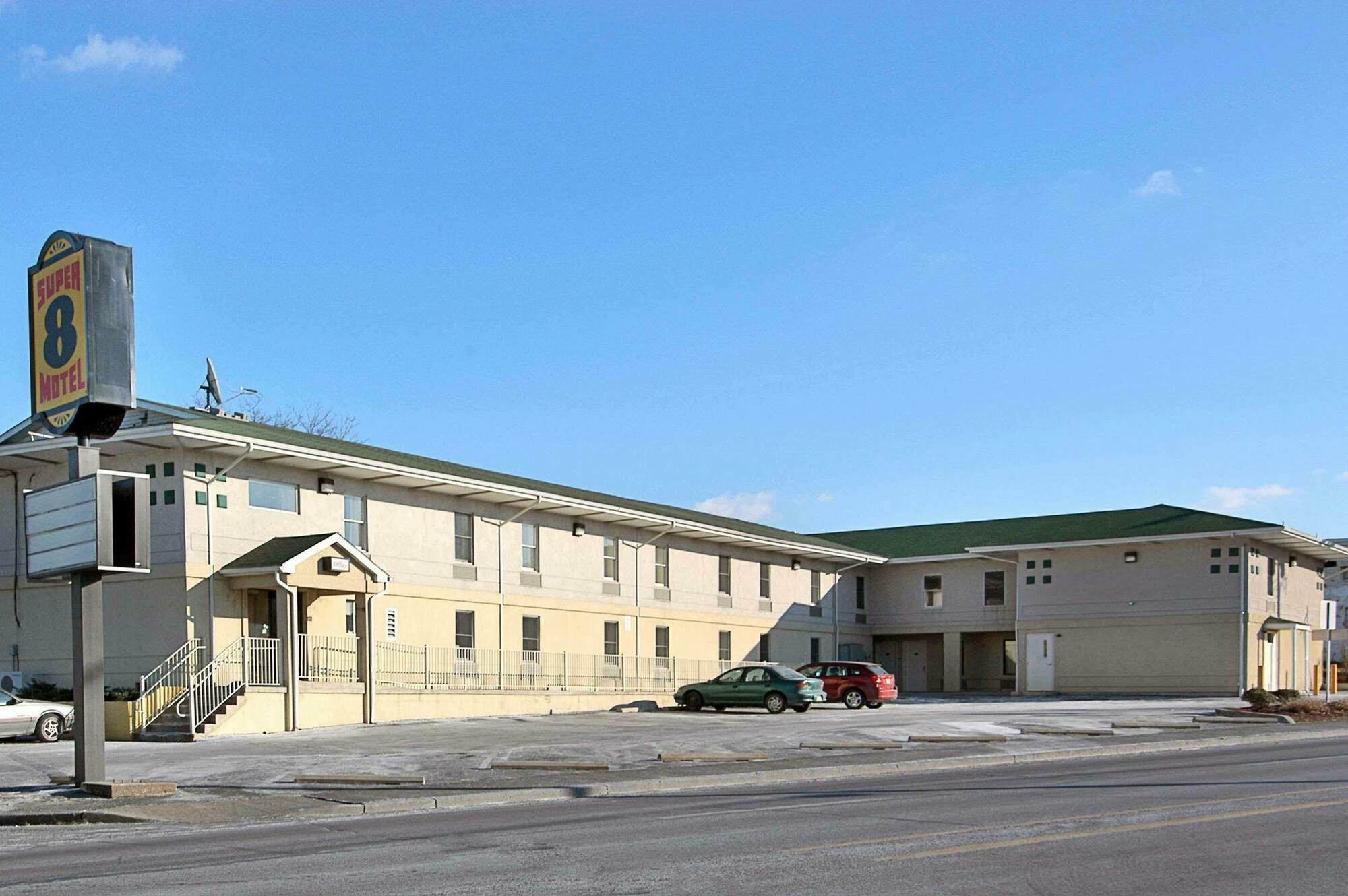 Super 8 By Wyndham Allentown Exterior photo